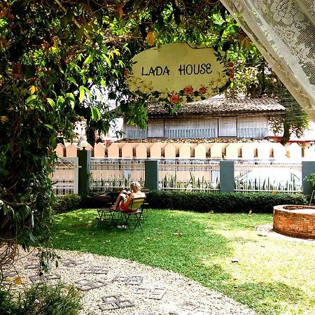 Lada House Bed and Breakfast Lampang Exterior foto