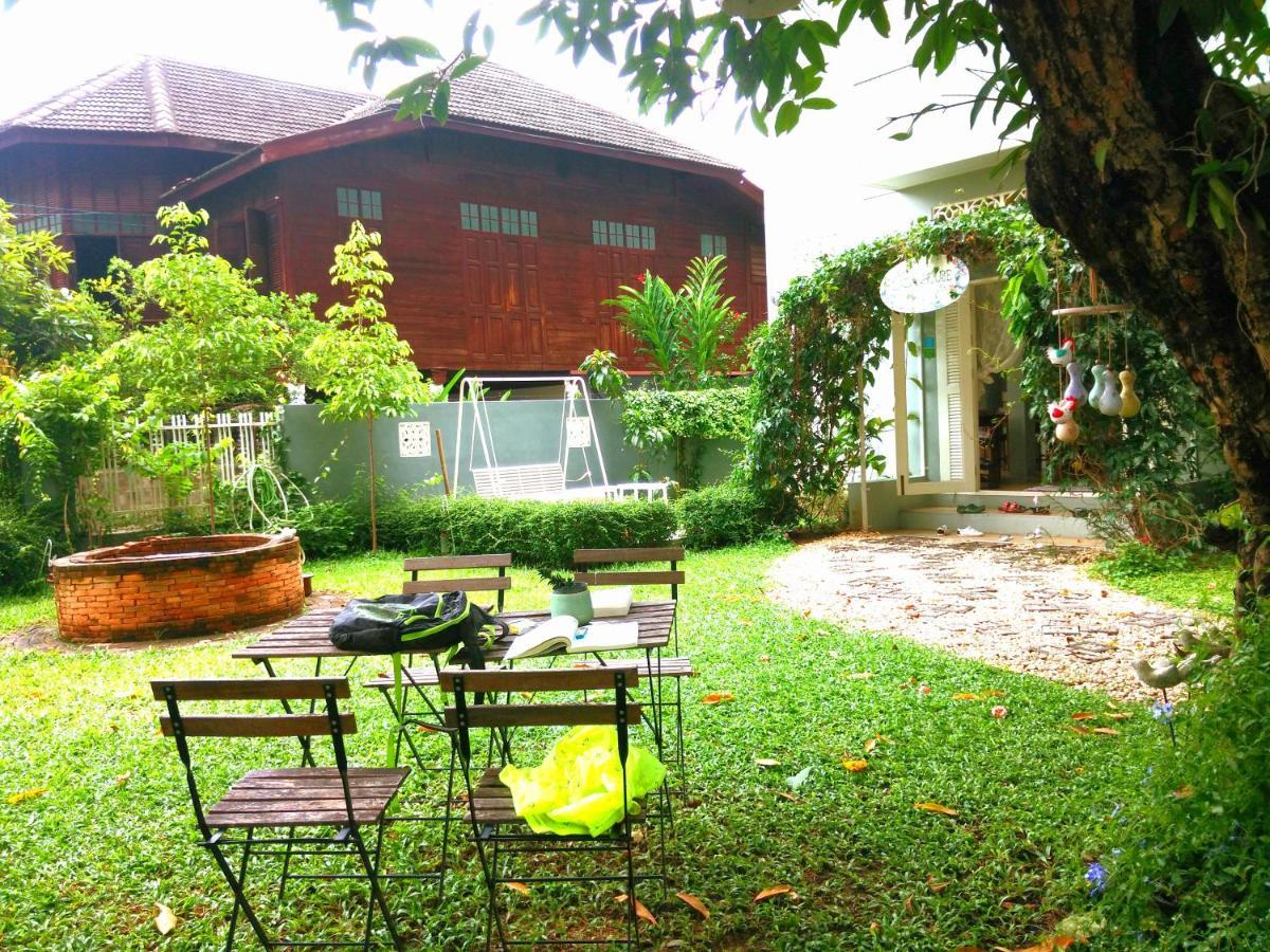 Lada House Bed and Breakfast Lampang Exterior foto