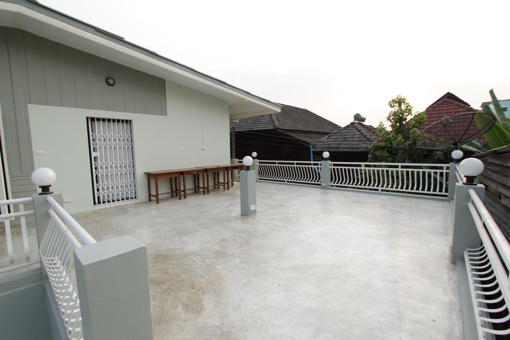 Lada House Bed and Breakfast Lampang Exterior foto