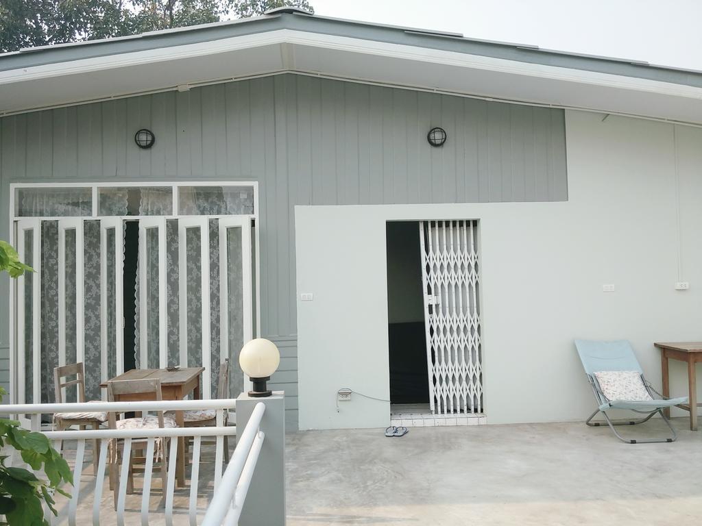 Lada House Bed and Breakfast Lampang Exterior foto