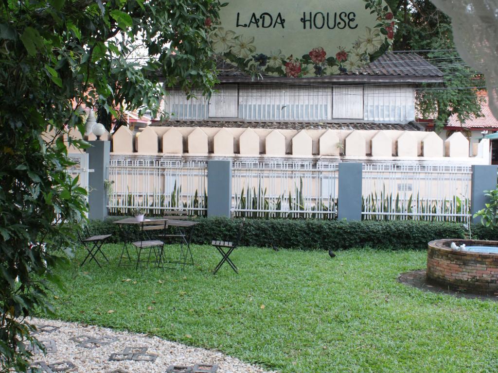 Lada House Bed and Breakfast Lampang Exterior foto