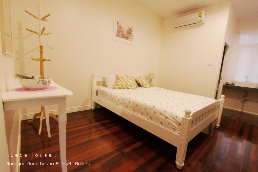 Lada House Bed and Breakfast Lampang Exterior foto