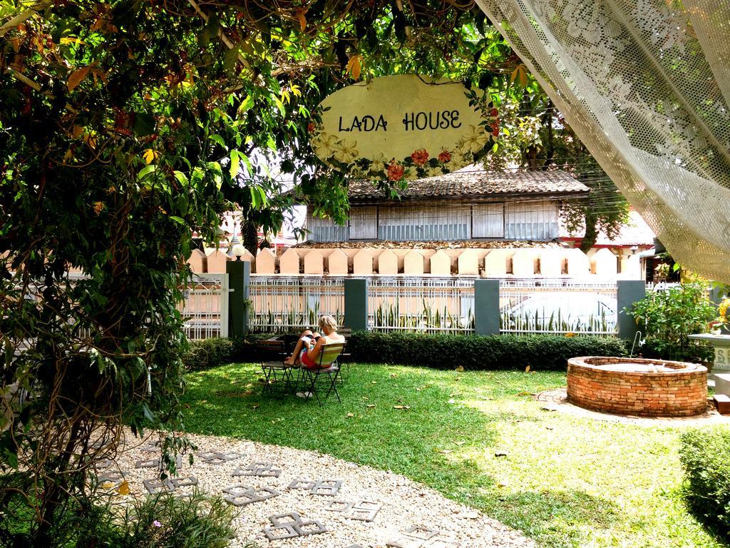 Lada House Bed and Breakfast Lampang Exterior foto