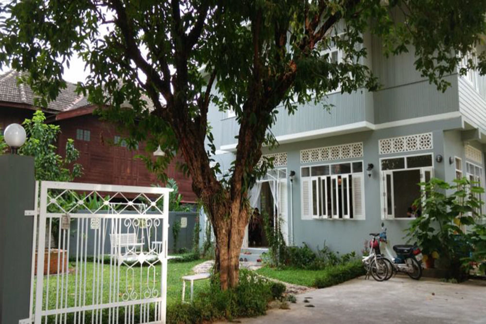 Lada House Bed and Breakfast Lampang Exterior foto